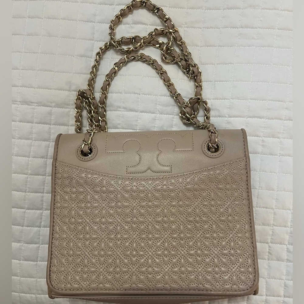 Authentic Tory Burch Elegant  Quilted Chain Bag - light pink